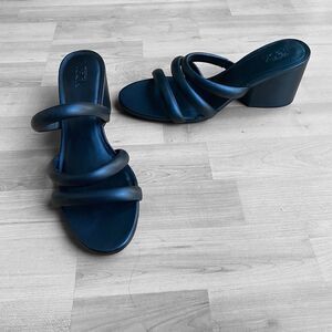 Nordstrom Fulton Black Strappy Slide Sandals Size 9.5 NWOT
